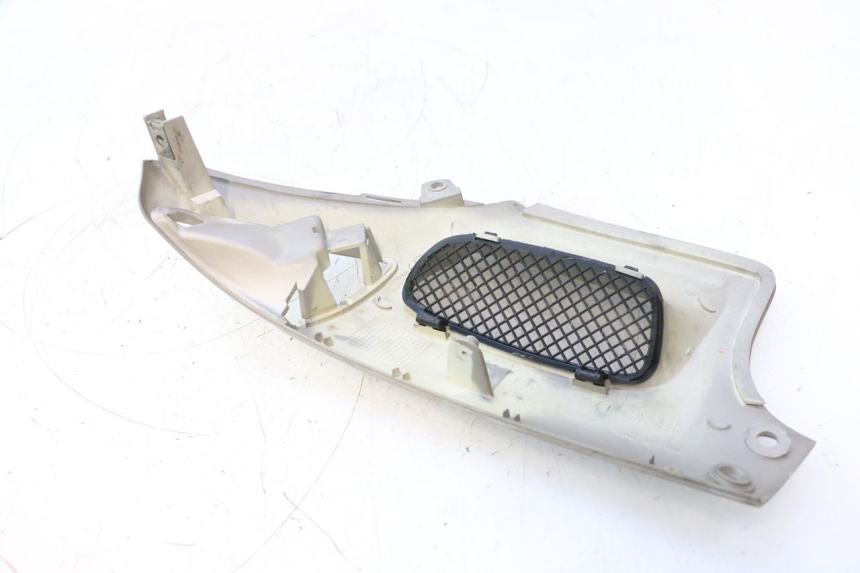 photo de RIGHT FRONT SIDE PANEL PEUGEOT SPEEDFIGHT LC 50 (1996 - 2002) - Technical close-up
