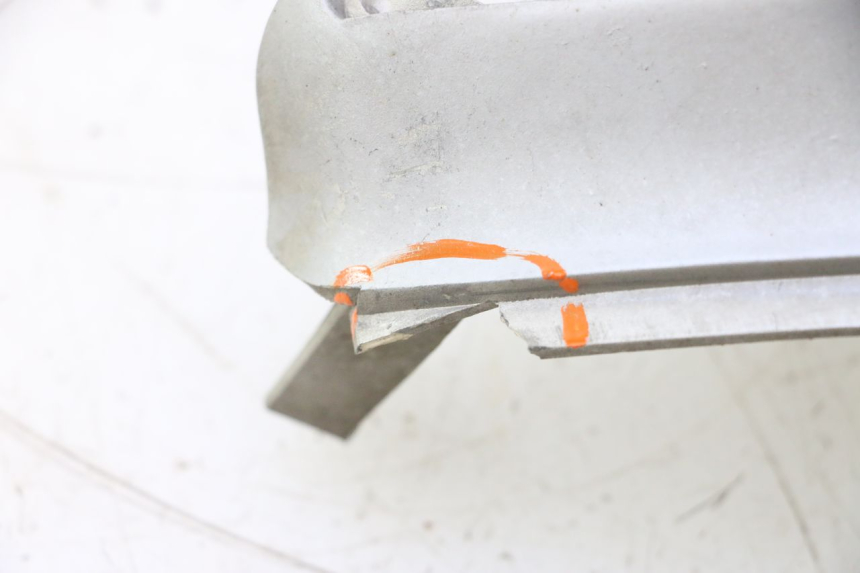 photo de RIGHT FRONT SIDE PANEL PEUGEOT SPEEDFIGHT LC 50 (1996 - 2002) - Fixing points details