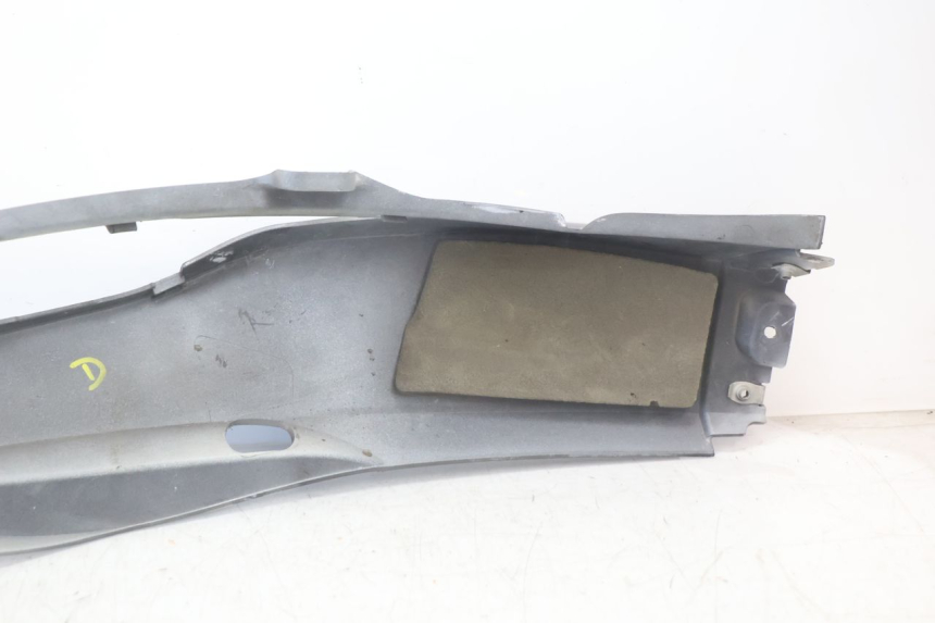 photo de RIGHT FRONT FAIRING CAN-AM SPYDER RS 1000 (2008 - 2012) - Fixing points details