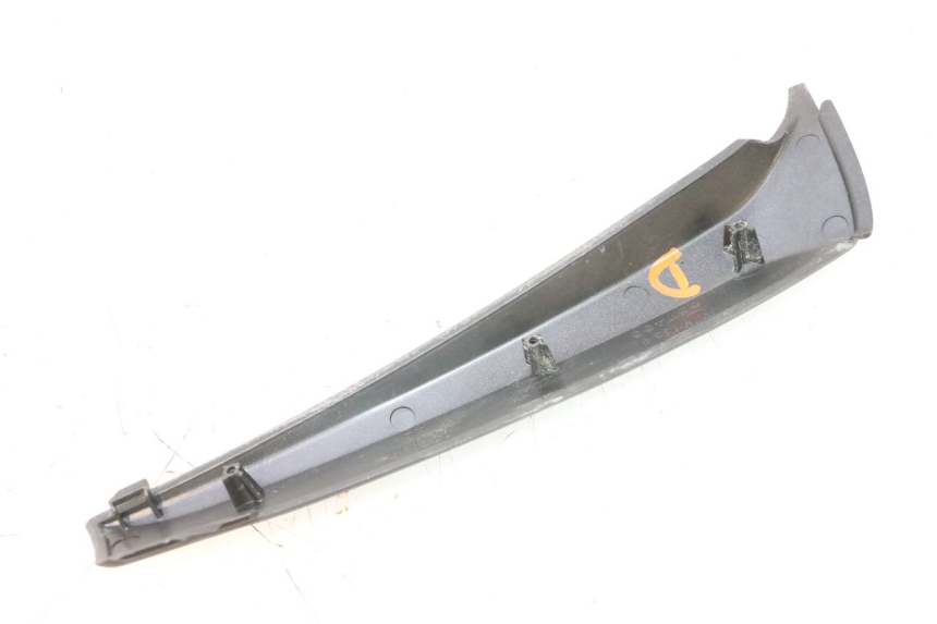 photo de RIGHT FRONT FAIRING APRILIA SR MOTARD 50 (2012 - 2018) - Technical close-up