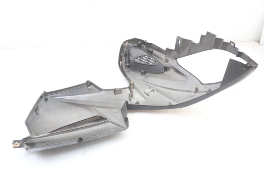 photo de RIGHT FRONT FAIRING KYMCO SUPER 8 125 (2008 - 2015) - Fixing points details