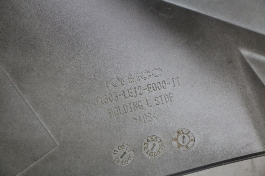 photo de RIGHT FRONT FAIRING KYMCO SUPER 8 125 (2008 - 2015) - Surface and material condition