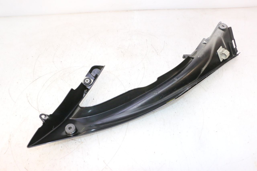 photo de FRONT RIGHT UPPER SIDE PANEL YAMAHA YZF R6 600 (2008 - 2009) - Distinctive features