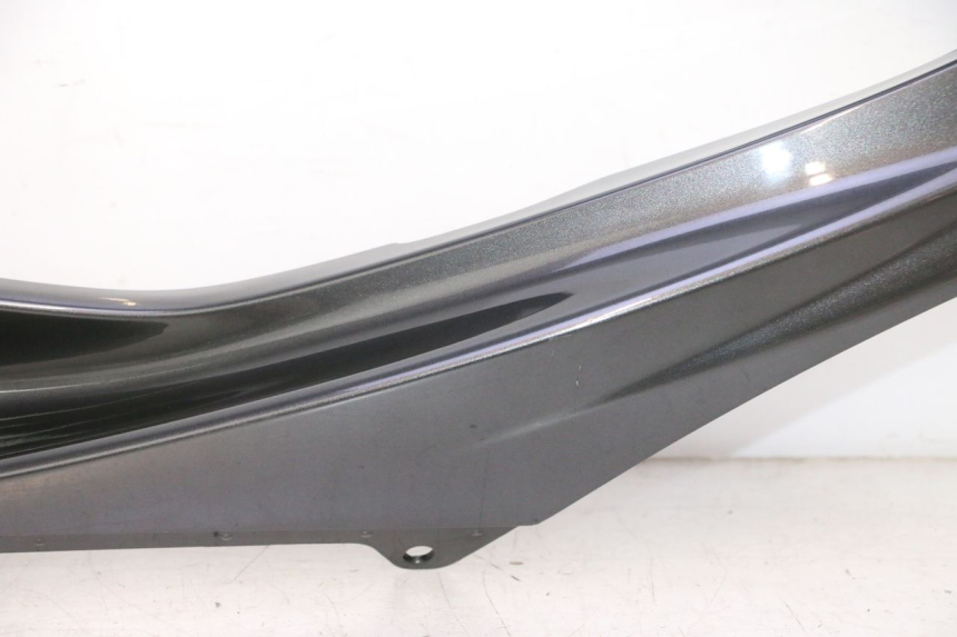 photo de FRONT RIGHT UPPER SIDE PANEL YAMAHA YZF R6 600 (2008 - 2009) - Zoom on usage condition