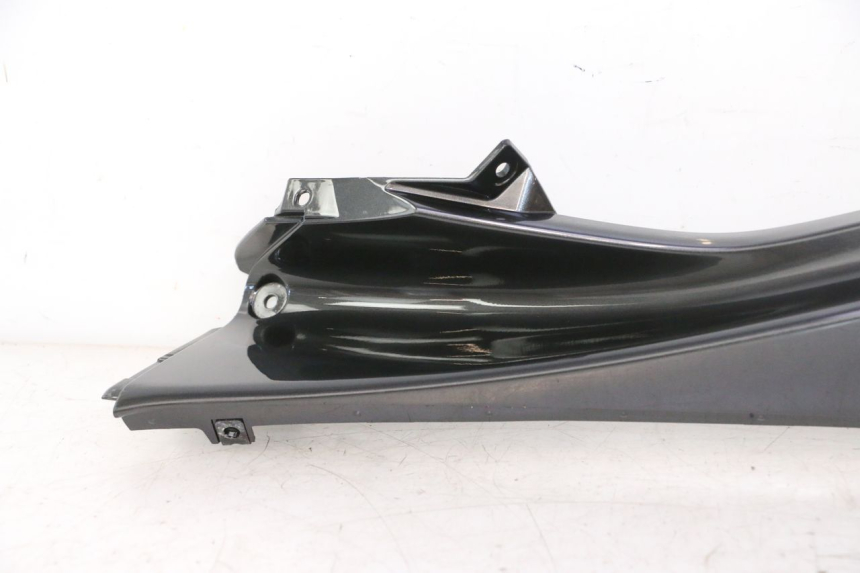 photo de FRONT RIGHT UPPER SIDE PANEL YAMAHA YZF R6 600 (2008 - 2009) - Alternative perspective