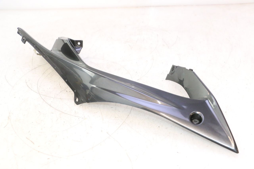 photo de FRONT RIGHT UPPER SIDE PANEL YAMAHA YZF R6 600 (2008 - 2009) - Technical close-up