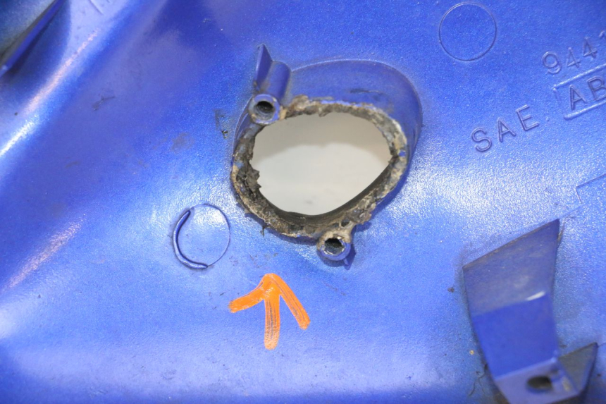 photo de RIGHT FRONT FAIRING SUZUKI SV S 650 (1999 - 2002) - Technical close-up