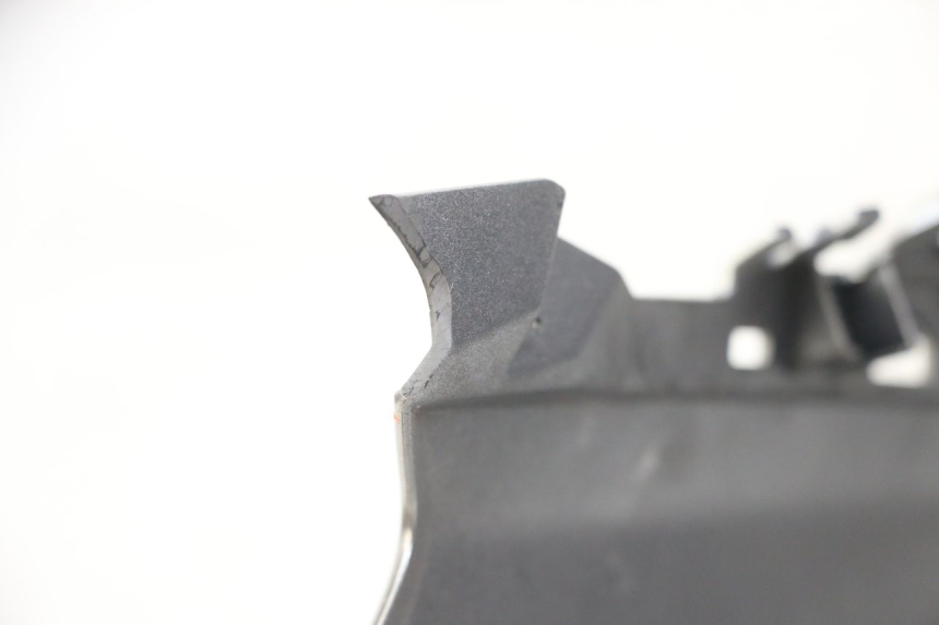 photo de RIGHT FRONT SIDE PANEL YAMAHA XMAX X-MAX ABS 125 (2017 - 2020) - Technical close-up