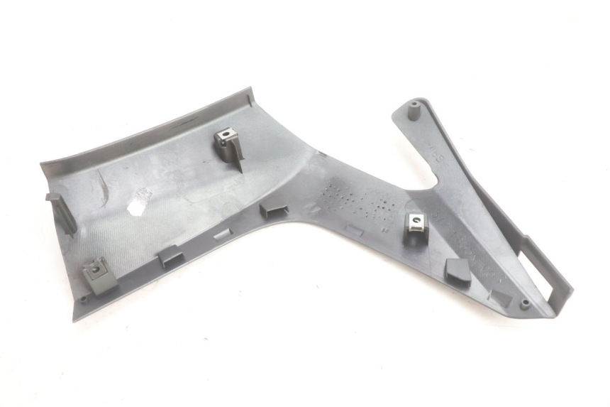 photo de RIGHT FRONT FAIRING YAMAHA X-MAX XMAX 125 (2010 - 2013) - Alternative perspective