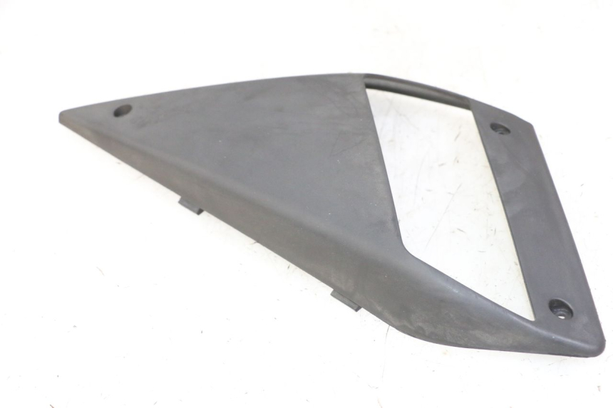 photo de LEFT FRONT FAIRING GILERA NEXUS 300 (2008 - 2013) - Technical close-up