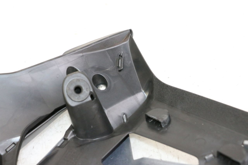 photo de LEFT FRONT FAIRING SUZUKI GSR 750 (2011 - 2017) - Fixing points details