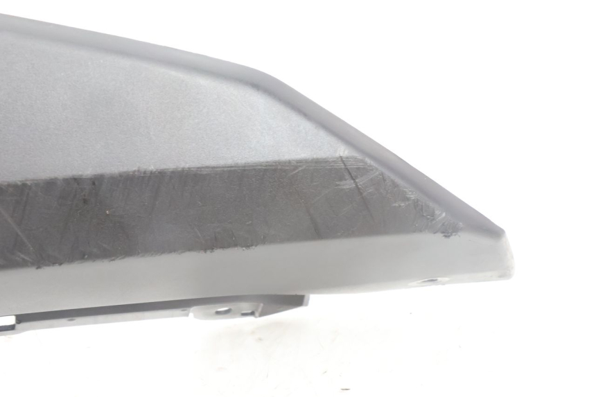 photo de FRONT LEFT LOWER SIDE PANEL YAMAHA N-MAX NMAX 125 (2021 - 2024) - Technical close-up