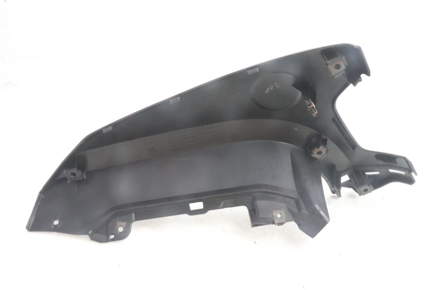 photo de FRONT LEFT LOWER SIDE PANEL YAMAHA N-MAX NMAX 125 (2021 - 2024) - Fixing points details