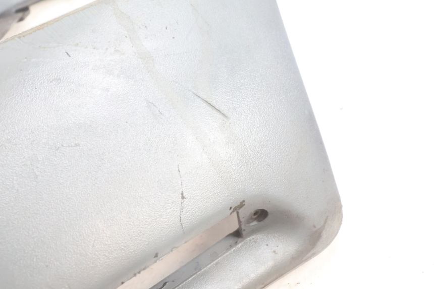 photo de FRONT LEFT LOWER SIDE PANEL GILERA RUNNER SP 50 (2002 - 2004) - Technical close-up