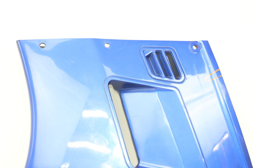 photo de LEFT FRONT FAIRING KAWASAKI GTR 1000 (1994 - 2004) - Distinctive features