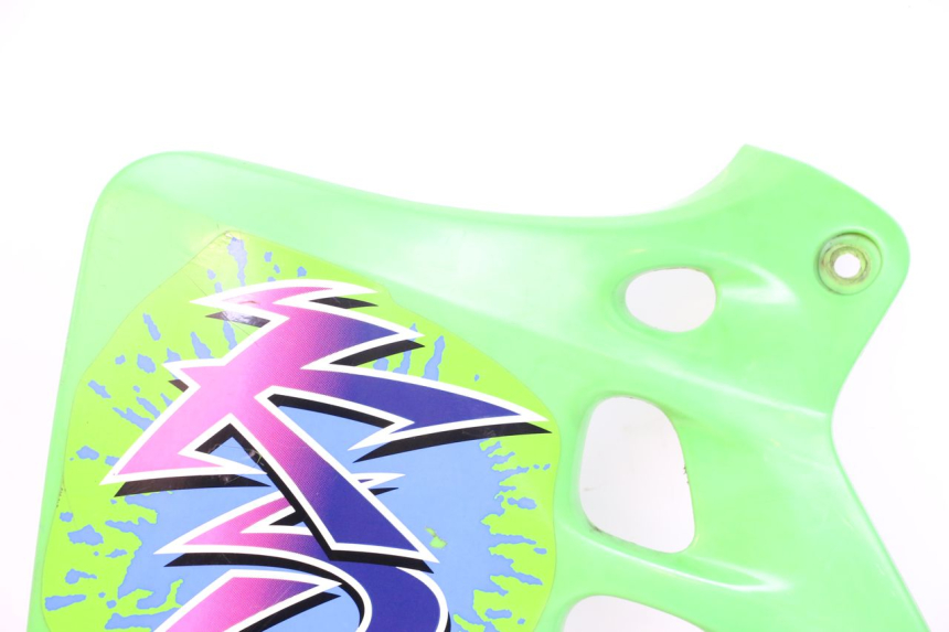 photo de LEFT FRONT FAIRING KAWASAKI KDX 125 (1990 - 1991) - Surface and material condition