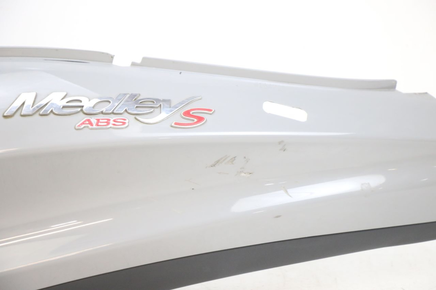 photo de LEFT FRONT SIDE PANEL PIAGGIO MEDLEY 125 (2016 - 2023) - Technical close-up