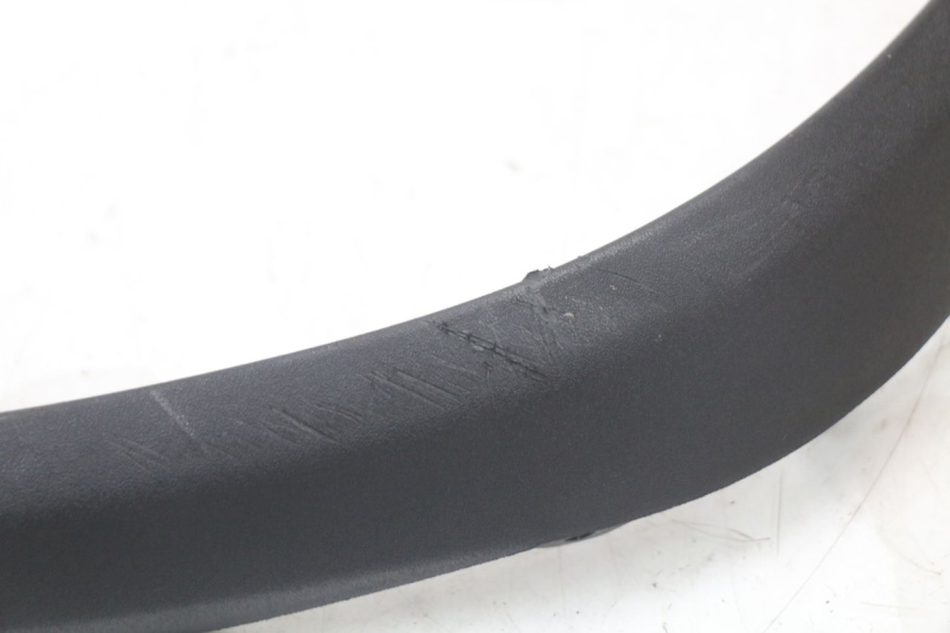 photo de LEFT FRONT FAIRING PIAGGIO MP3 HPE 350 (2018 - 2020) - Zoom on usage condition