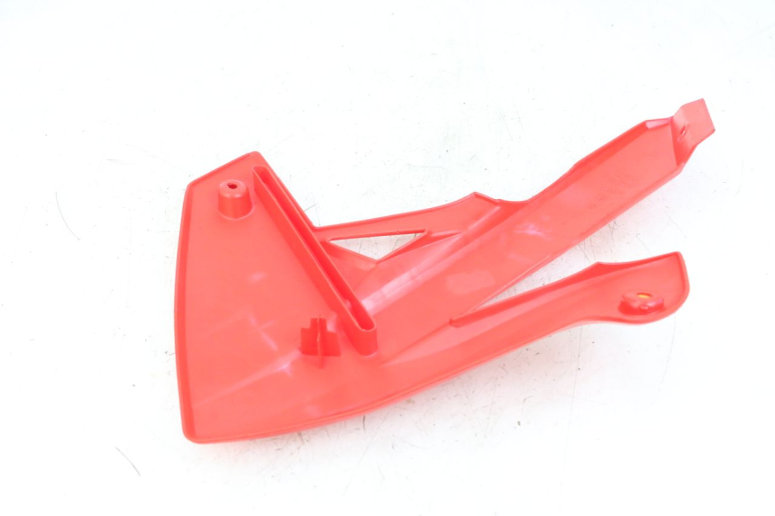 photo de LEFT FRONT FAIRING RIEJU MRT 50 (2018 - 2021) - Zoom on usage condition