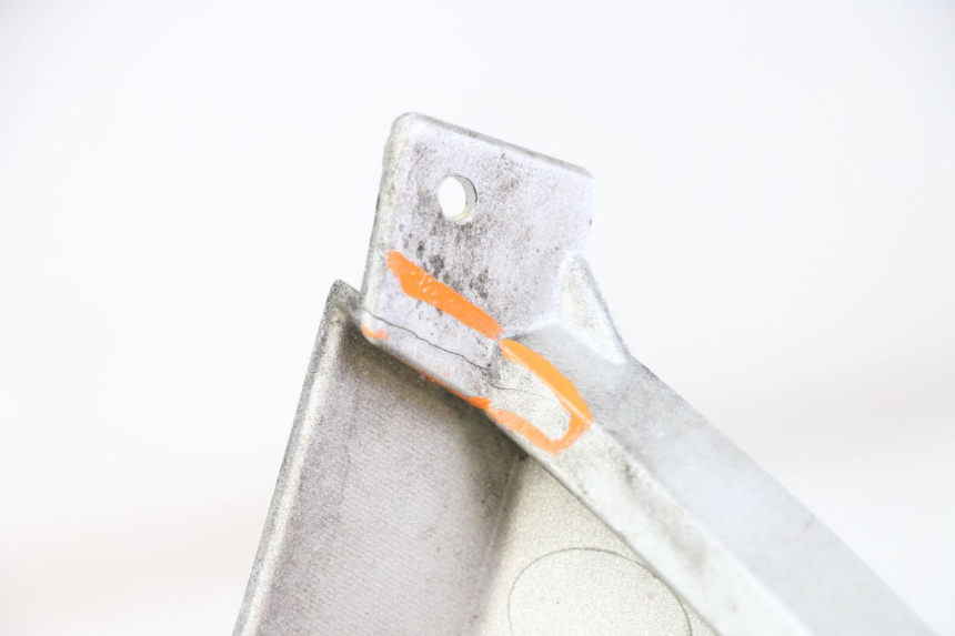 photo de LEFT FRONT FAIRING PEUGEOT CITYSTAR 2T 50 (2018 - 2021) - Zoom on usage condition