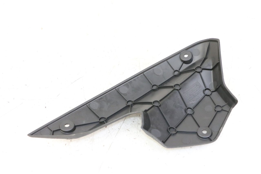 photo de LEFT FRONT FAIRING PEUGEOT KISBEE 4T 50 (2018 - 2022) - Zoom on usage condition