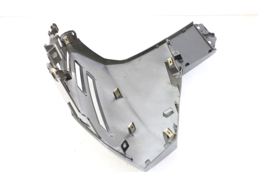 photo de LEFT FRONT FAIRING PEUGEOT TWEET 4T 50 (2023 - 2025) - Zoom on usage condition