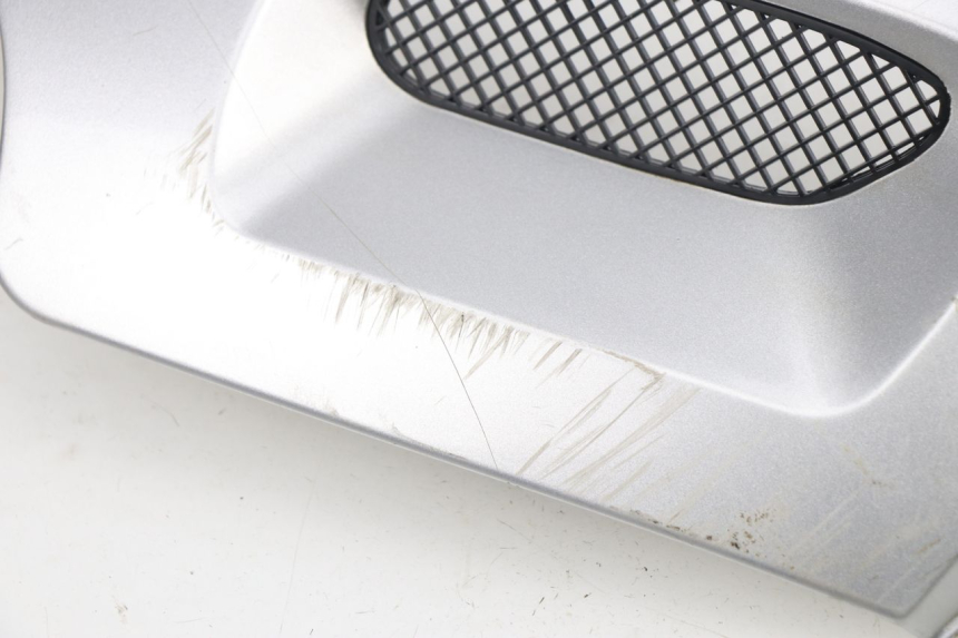 photo de LEFT FRONT FAIRING PEUGEOT SUM UP 125 (2008 - 2013) - Focus on structure