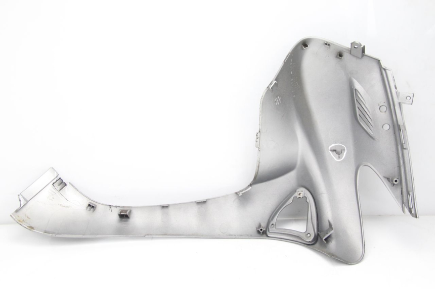 photo de LEFT FRONT FAIRING SUZUKI UC EPICURO 125 (1999 - 2003) - Component detail