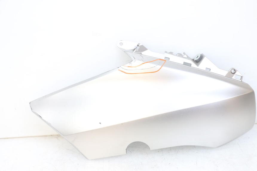 photo de LEFT FRONT SIDE PANEL YAMAHA XMAX X-MAX ABS 125 (2017 - 2020) - Markings and original references