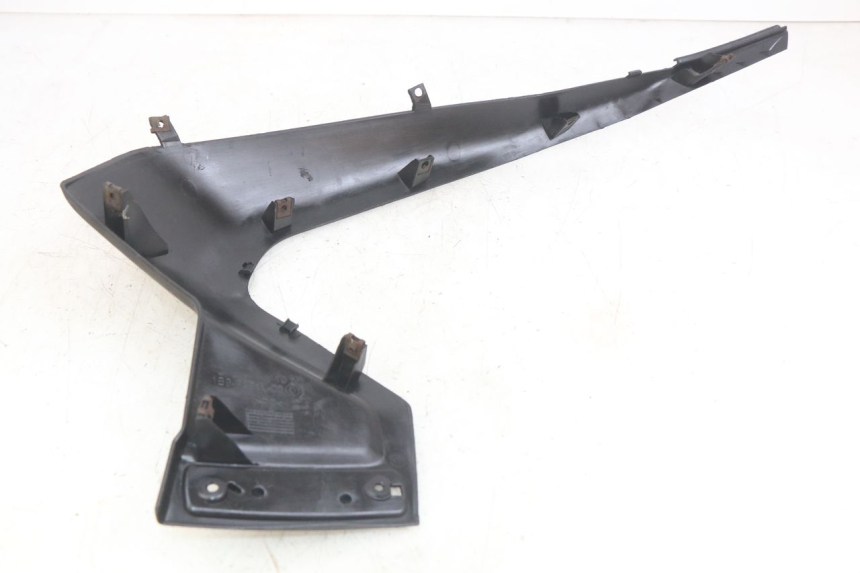 photo de LEFT FRONT SIDE PANEL YAMAHA X-MAX XMAX 250 (2006 - 2009) - Zoom on usage condition