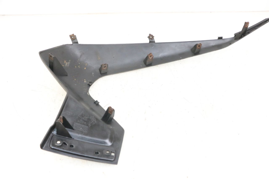 photo de LEFT FRONT SIDE PANEL YAMAHA X-MAX XMAX 250 (2006 - 2009) - Zoom on usage condition