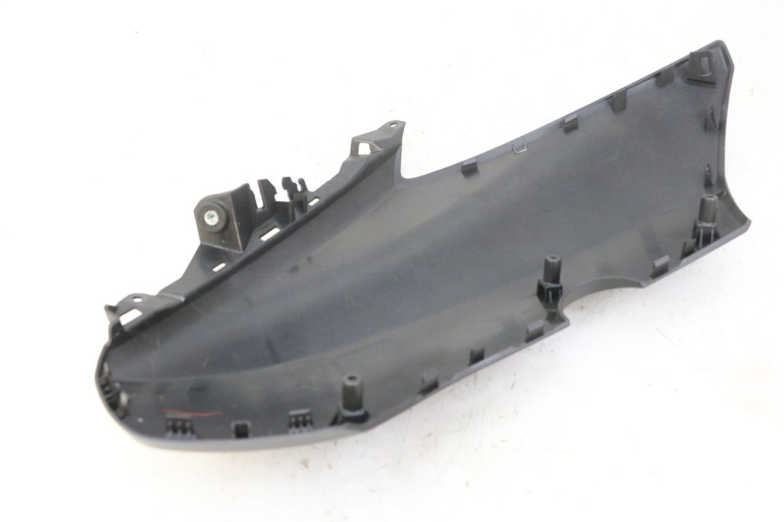 photo de LEFT FRONT FAIRING YAMAHA XMAX X-MAX 125 (2021 - 2025) - Technical close-up