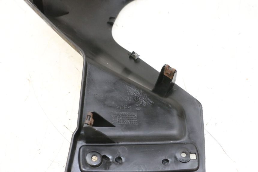 photo de LEFT FRONT SIDE PANEL YAMAHA XMAX X-MAX 125 (2006 - 2009) - Component detail