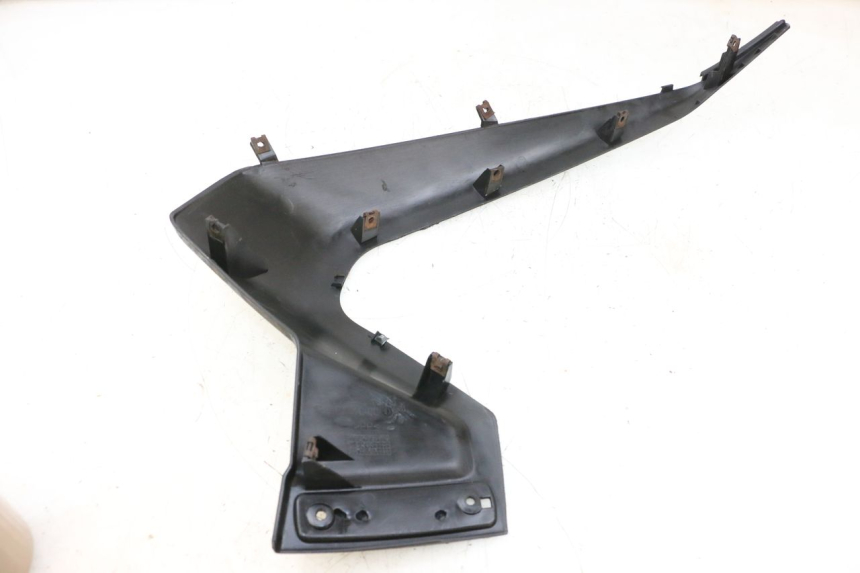 photo de LEFT FRONT SIDE PANEL YAMAHA XMAX X-MAX 125 (2006 - 2009) - Zoom on usage condition