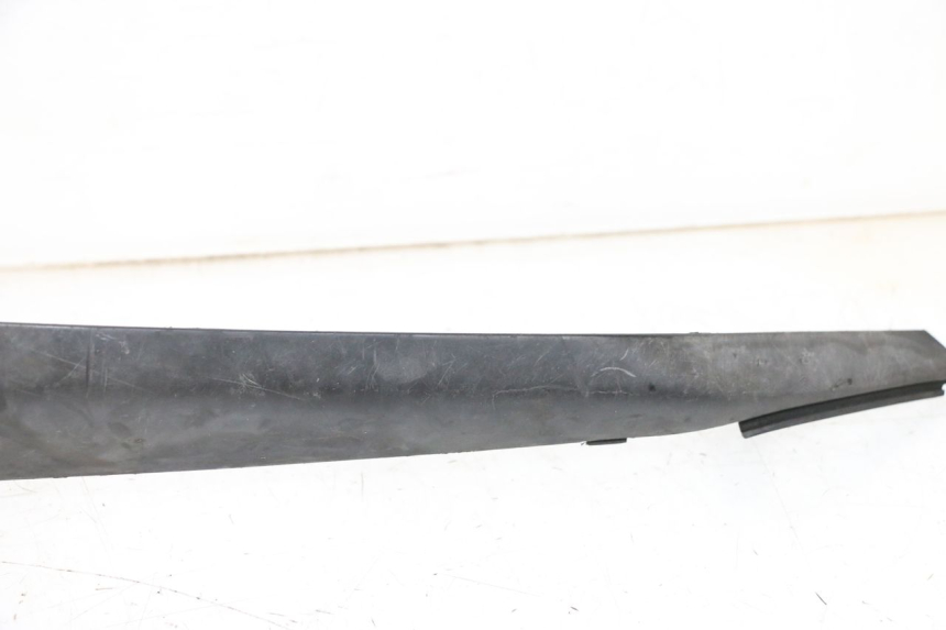 photo de LEFT FRONT SIDE PANEL YAMAHA XMAX X-MAX 125 (2006 - 2009) - Surface and material condition