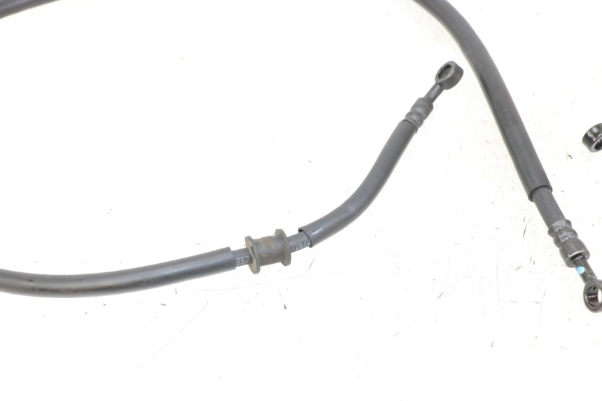 photo de FRONT BRAKE HOSE YAMAHA TRACER 7 700 (2020 - 2024) - Technical close-up