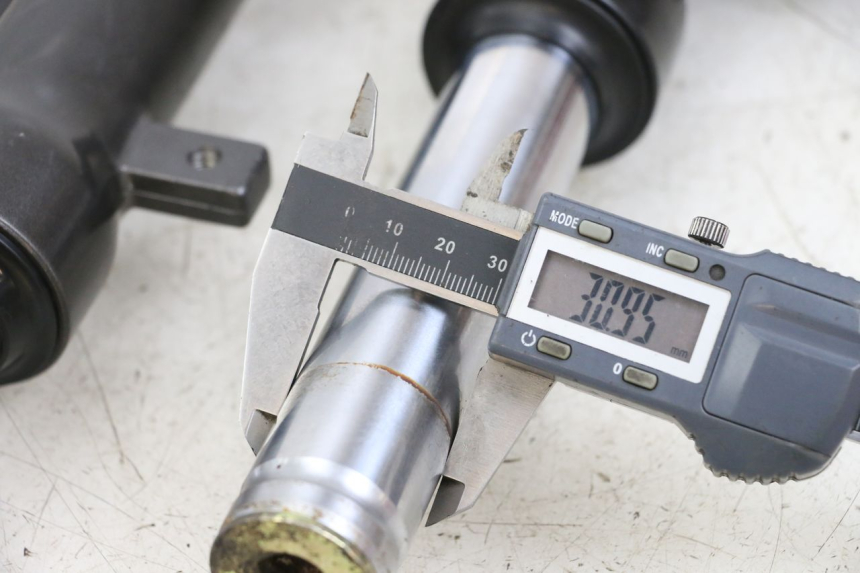 photo de FORK TUBE KYMCO AGILITY 4T 50 (2018 - 2022) - Zoom on usage condition