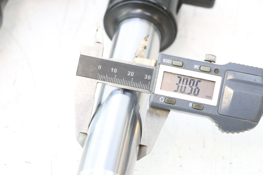 photo de FORK TUBE KYMCO AGILITY 4T 50 (2018 - 2022) - Technical close-up