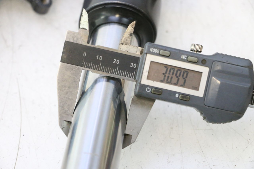 photo de FORK TUBE KYMCO AGILITY 4T 50 (2018 - 2022) - Component detail