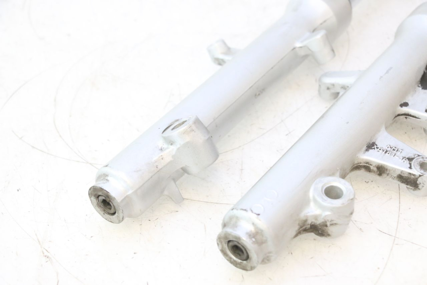 photo de FORKS LEG SUZUKI BURGMAN 125 (2007 - 2014) - Additional view of the item