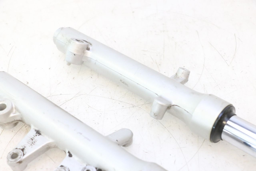 photo de FORKS LEG SUZUKI BURGMAN 125 (2007 - 2014) - High-resolution close-up