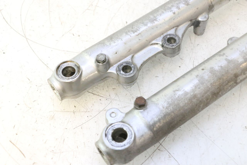 photo de FORKS LEG HONDA CB TWO FIFTY 250 (1991 - 2002) - Component detail