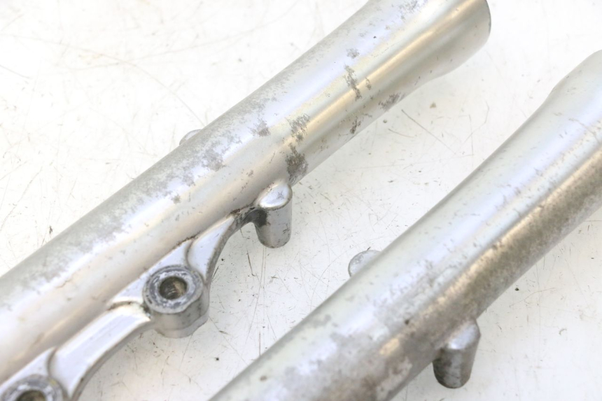 photo de FORKS LEG HONDA CB TWO FIFTY 250 (1991 - 2002) - Zoom on usage condition
