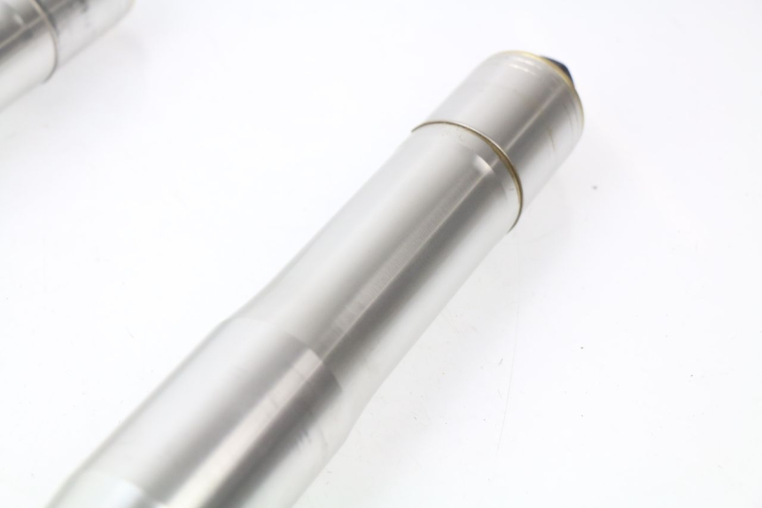 photo de FORKS LEG HONDA CBR RR FIREBLADE 1000 (2006 - 2007) - Focus on structure