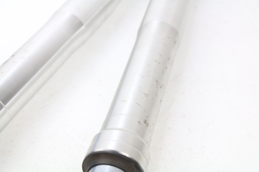 photo de FORKS LEG HONDA CBR RR FIREBLADE 1000 (2006 - 2007) - Alternative perspective