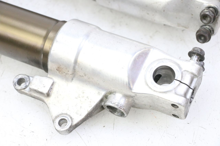 photo de FORKS LEG HONDA CBR RR FIREBLADE 900 (1992 - 1994) - Additional view of the item