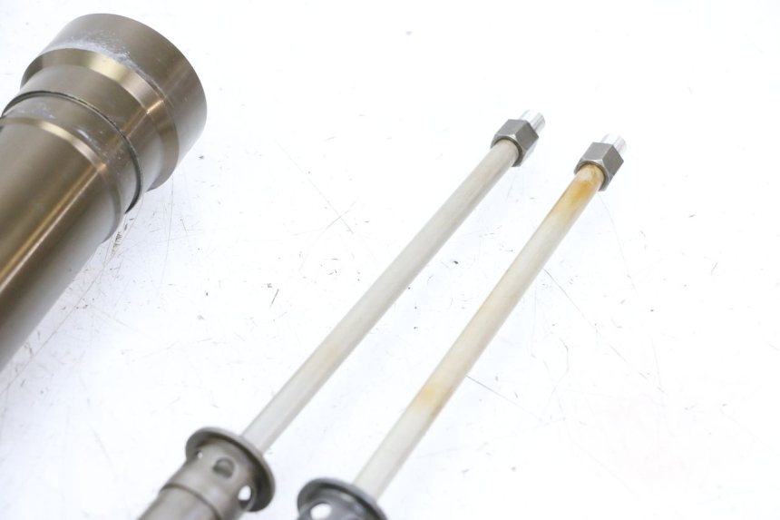 photo de FORKS LEG HONDA CBR RR FIREBLADE 900 (1992 - 1994) - Supplementary product photo