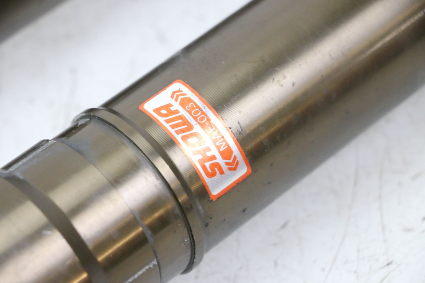 photo de FORKS LEG HONDA CBR RR FIREBLADE 900 (1992 - 1994) - Fixing points details