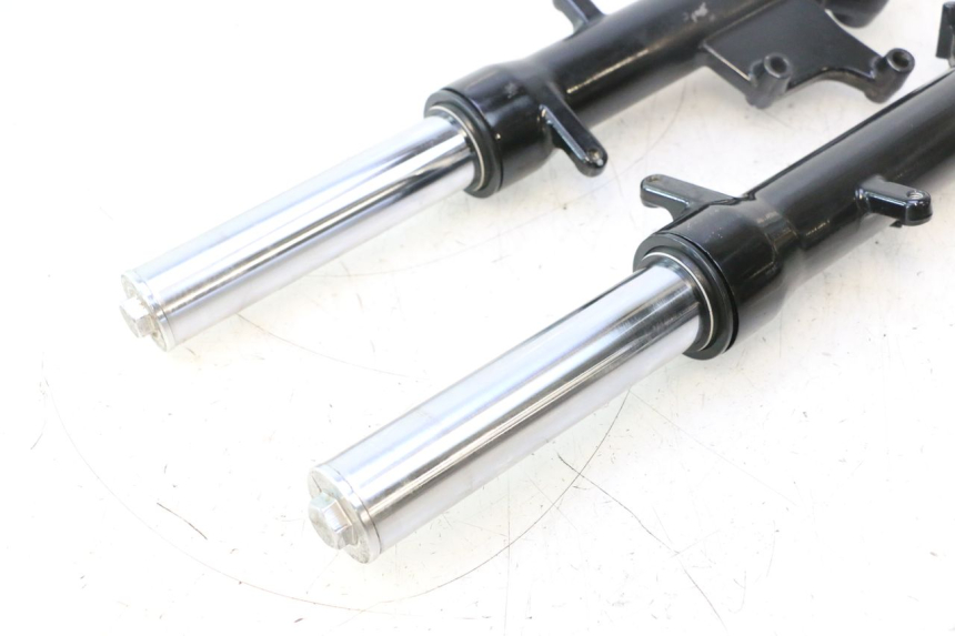 photo de FORKS LEG PEUGEOT CITYSTAR 2T 50 (2018 - 2021) - High-resolution close-up