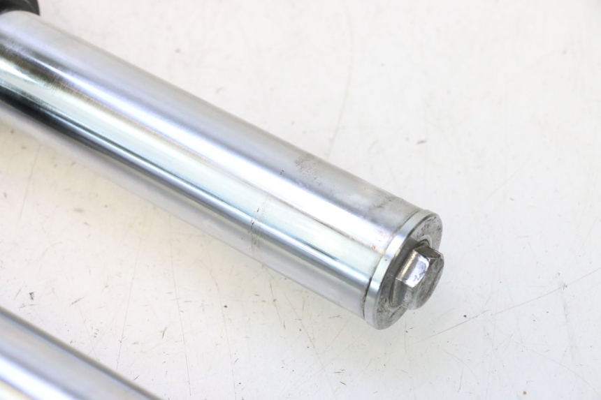 photo de FORKS LEG PEUGEOT CITYSTAR 2T 50 (2018 - 2021) - Surface and material condition